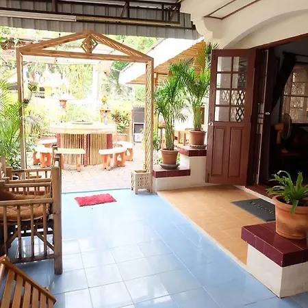 Hug Glur House Tour And Hostel (Adults Only)